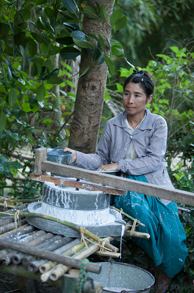 Grinding rice, Myanmar : 777 Steps to Nirvana, Myanmar : Deborah Gray Mitchell     Photographic Artist 